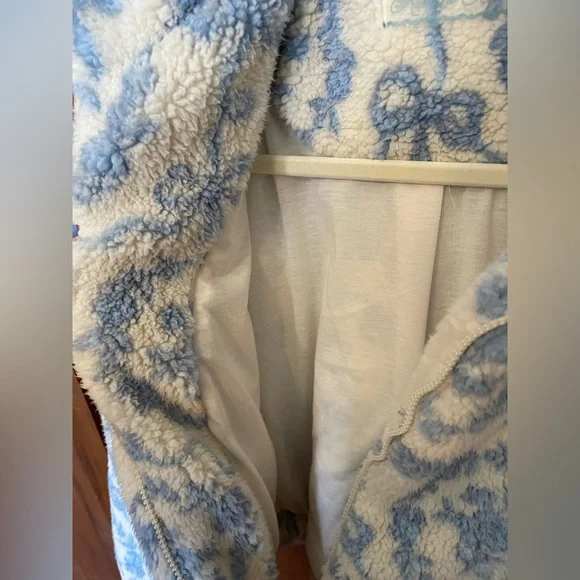 NWOT UO Kimchi Blue snow Bunny Blue White Fleece Jacket, Small - Picture 4 of 7
